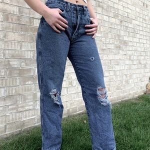 Old Mill Distressed blue mom jeans